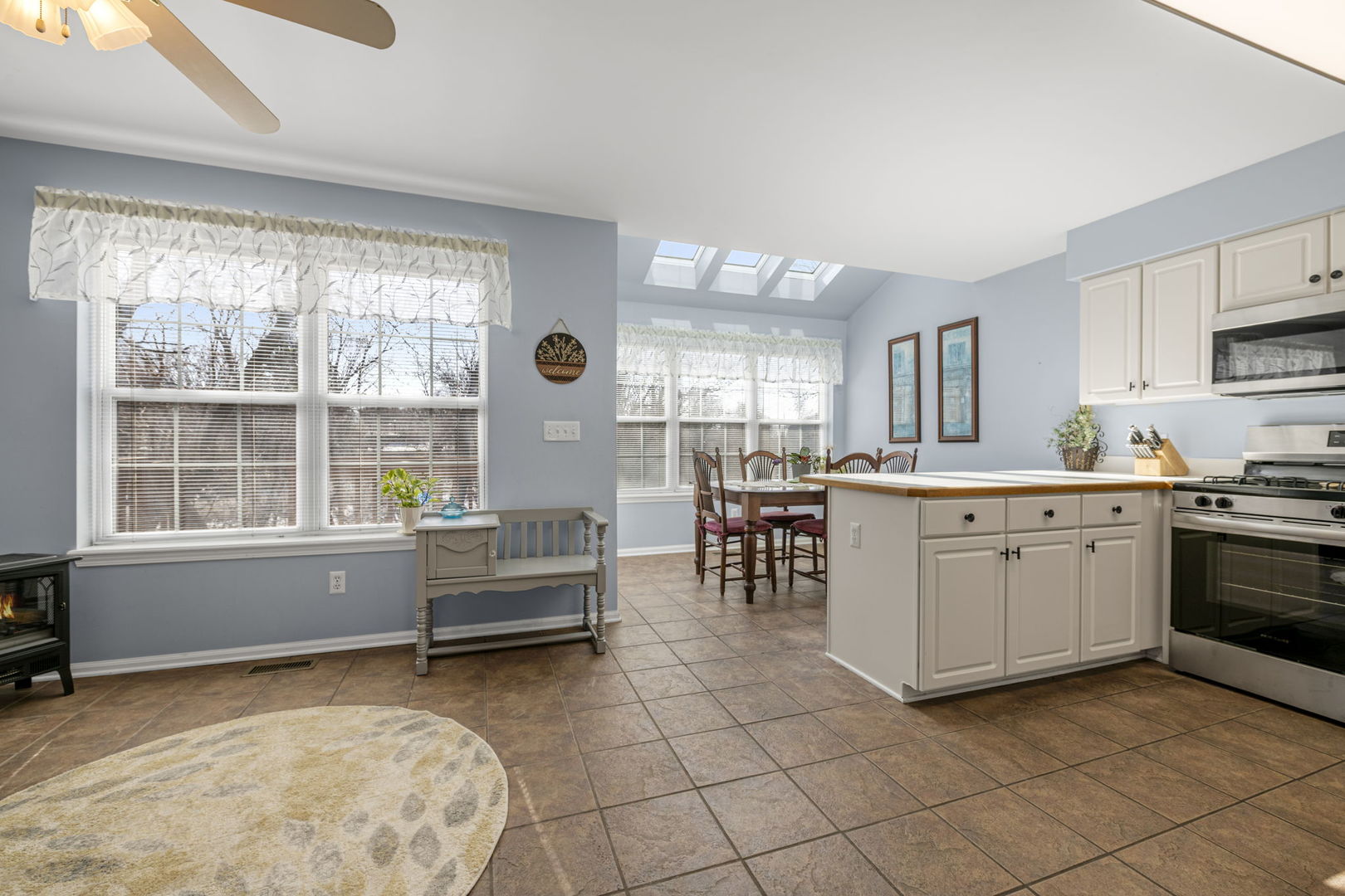 1326 Windsor Court, Geneva, IL 60134