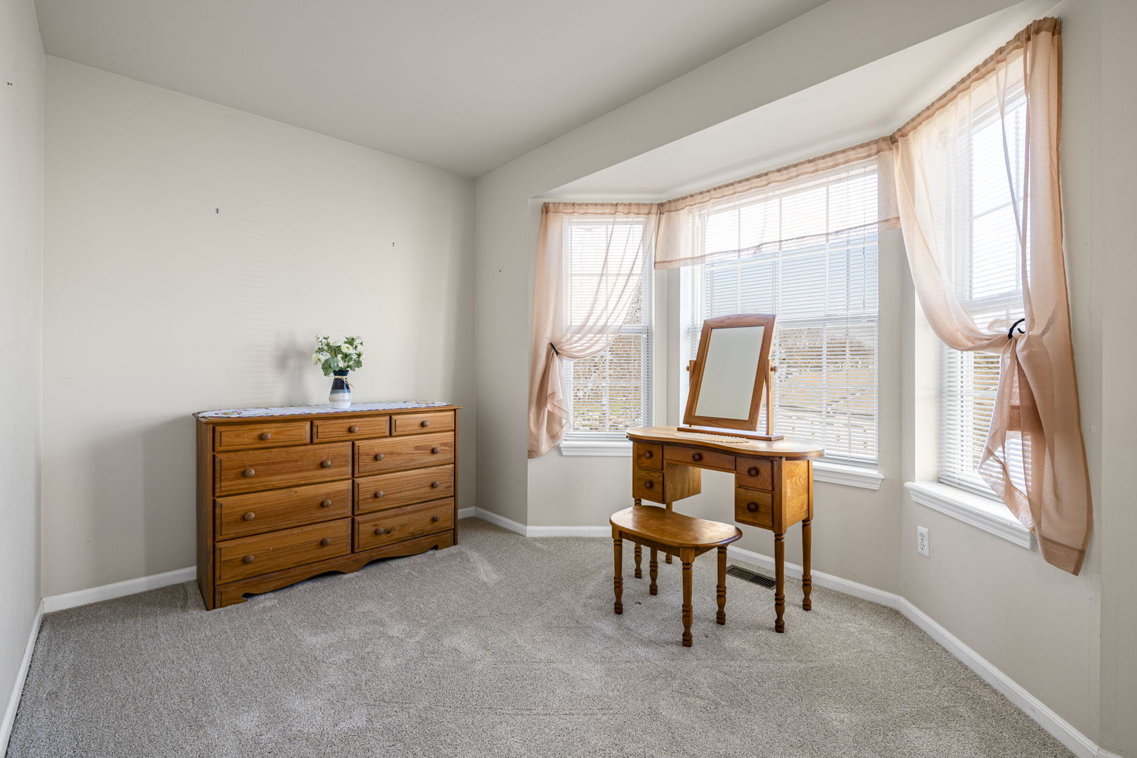 1326 Windsor Court, Geneva, IL 60134