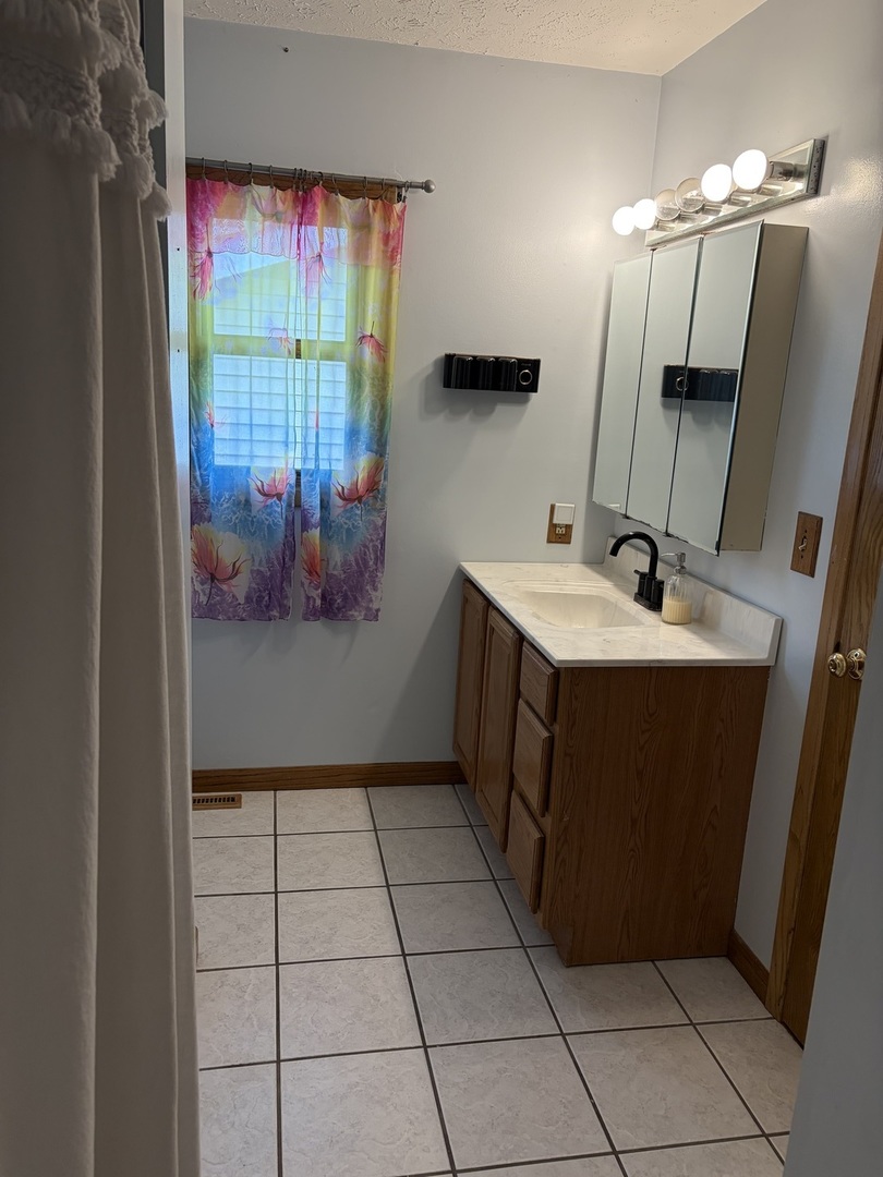 1408 Ridgeport Avenue, Bloomington, IL 61704