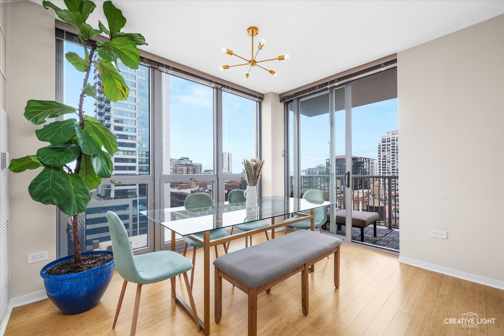 200 W Grand Avenue #1504, Chicago, IL 60654