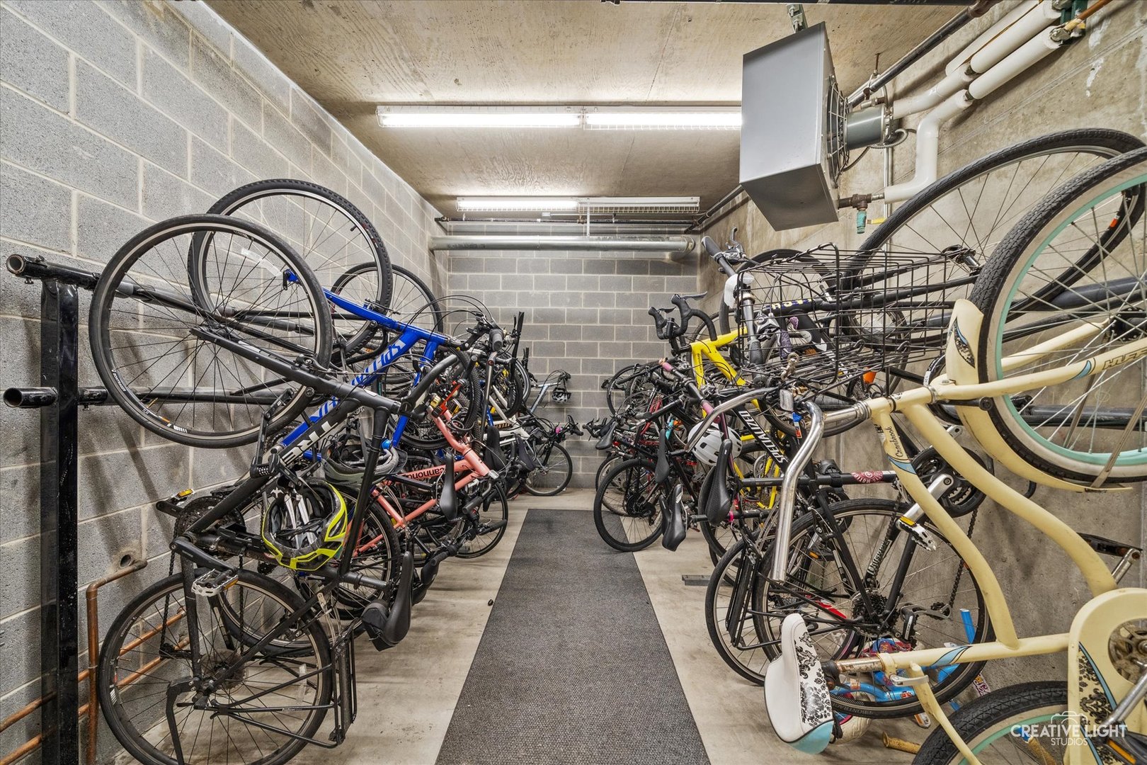 200 W Grand Avenue #1504, Chicago, IL 60654