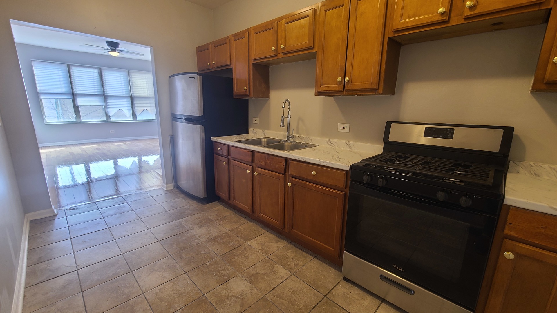 1407 E 69th Place #2, Chicago, IL 60637