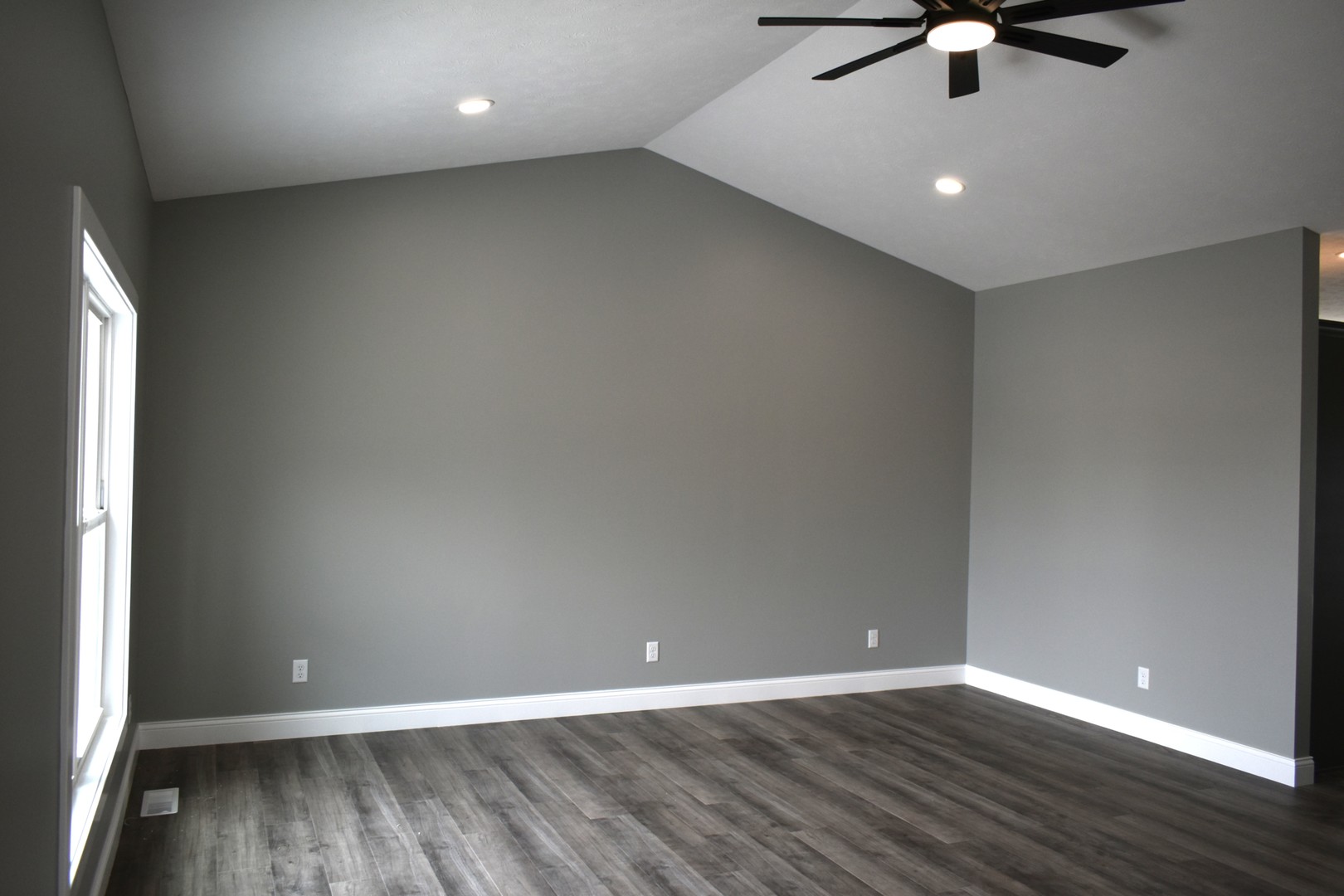 225 S Pine Street, El Paso, IL 61738