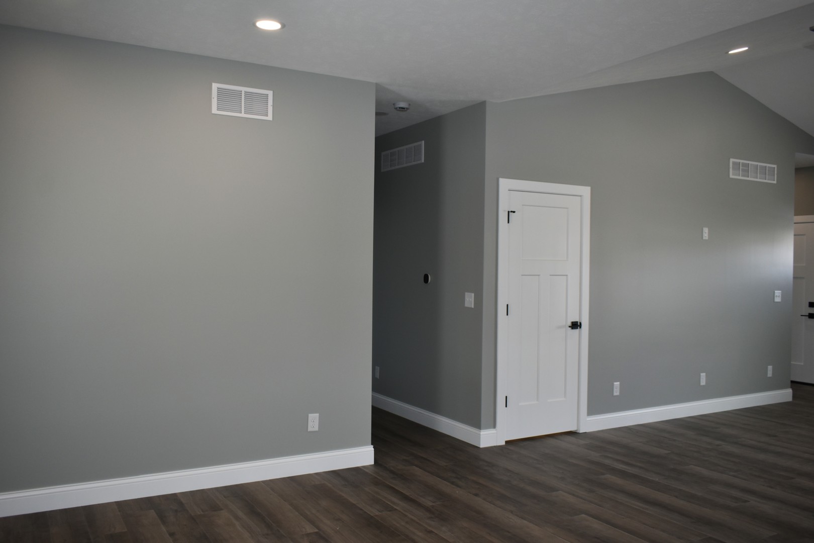 225 S Pine Street, El Paso, IL 61738