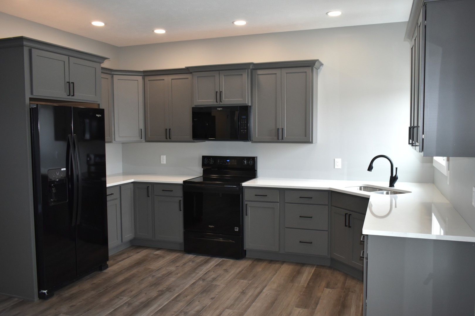 225 S Pine Street, El Paso, IL 61738