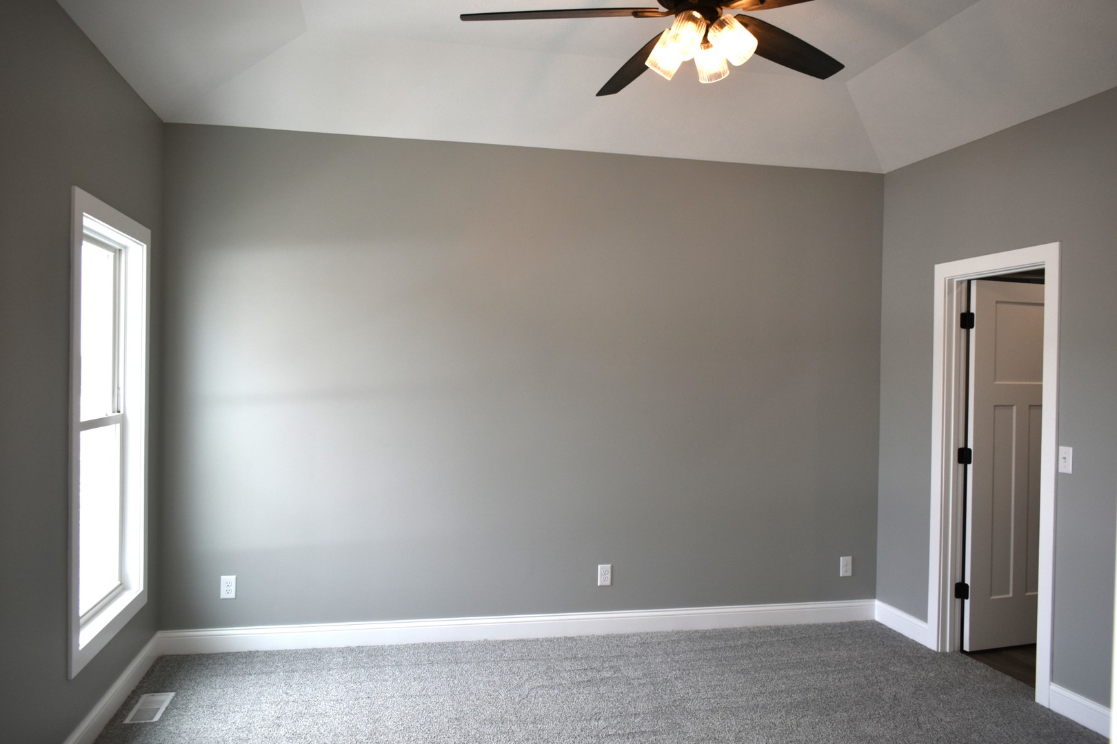 225 S Pine Street, El Paso, IL 61738