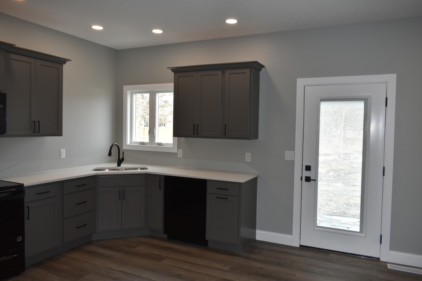 225 S Pine Street, El Paso, IL 61738