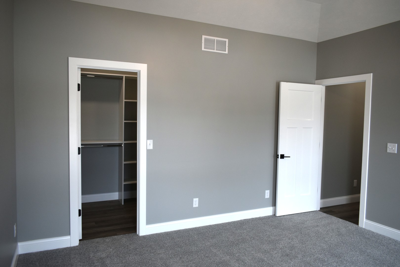 225 S Pine Street, El Paso, IL 61738