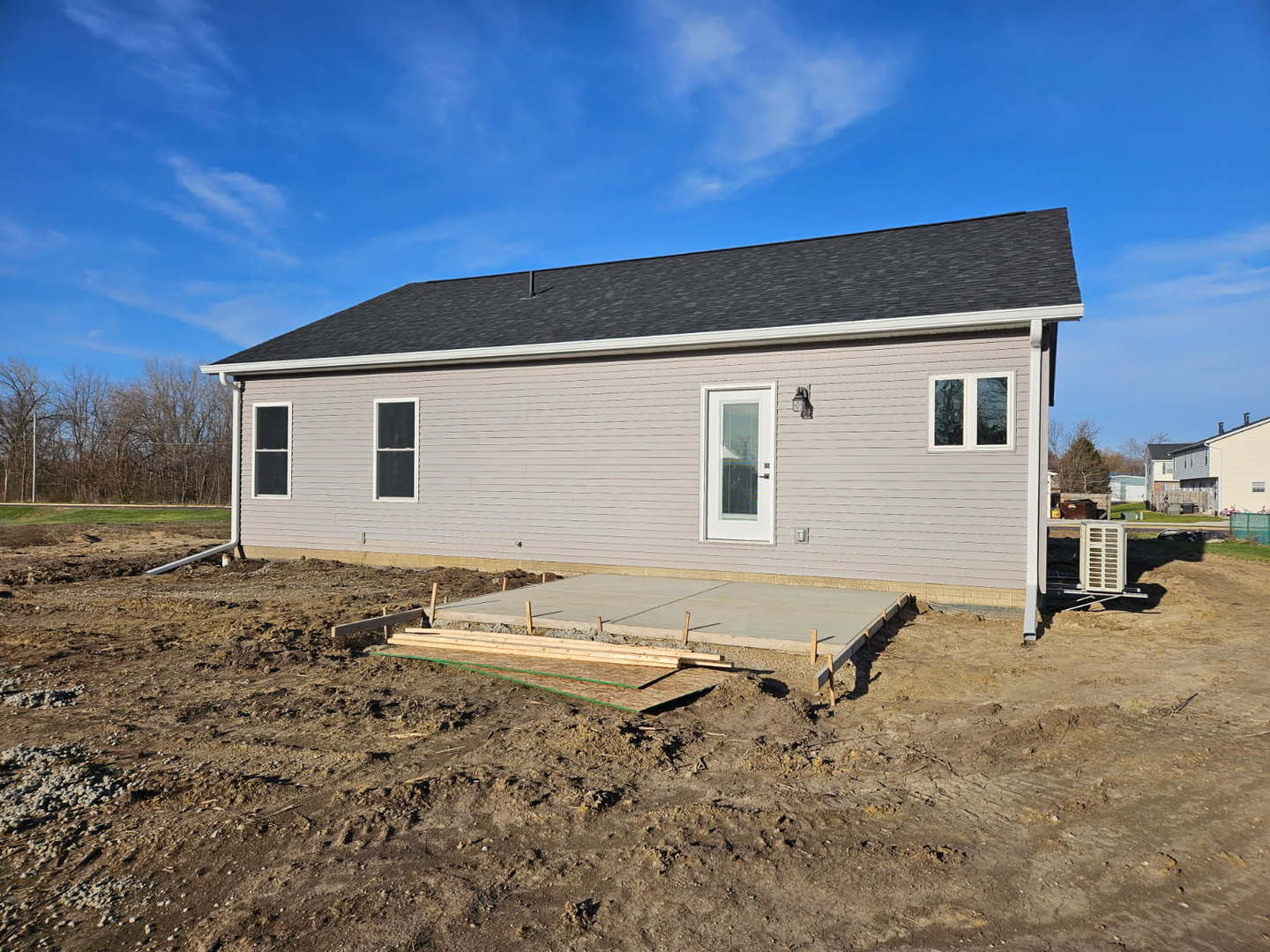 225 S Pine Street, El Paso, IL 61738