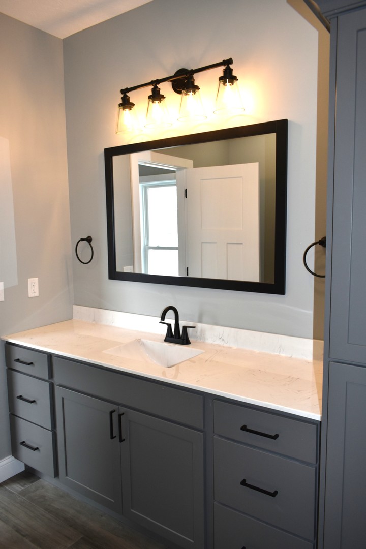 225 S Pine Street, El Paso, IL 61738