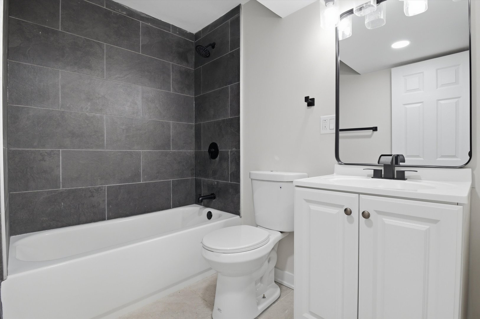 821 N Lockwood Avenue, Chicago, IL 60651