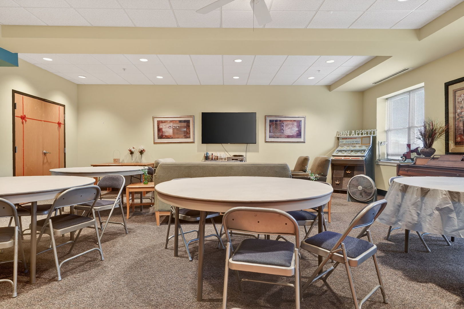 9355 Irving Park Road #122, Schiller Park, IL 60176