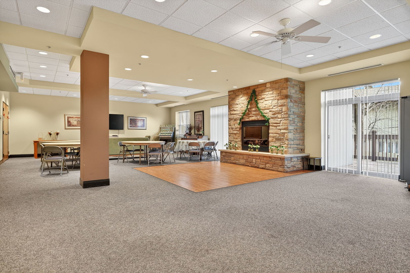 9355 Irving Park Road #122, Schiller Park, IL 60176