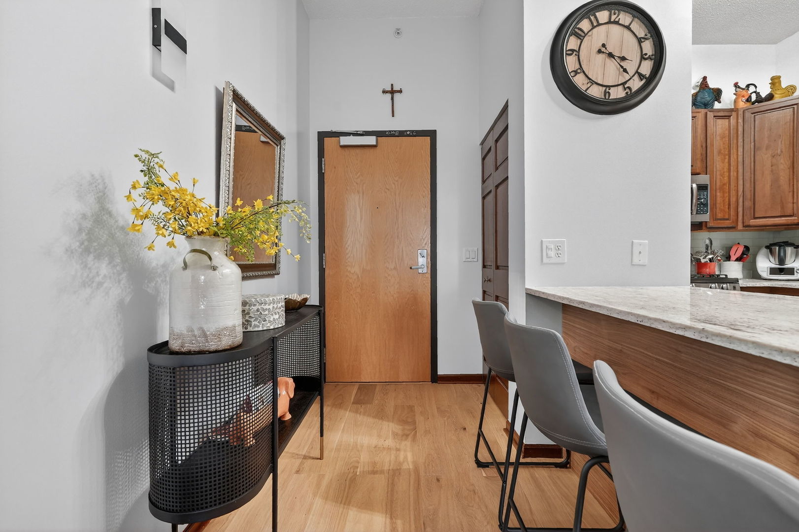 9355 Irving Park Road #122, Schiller Park, IL 60176