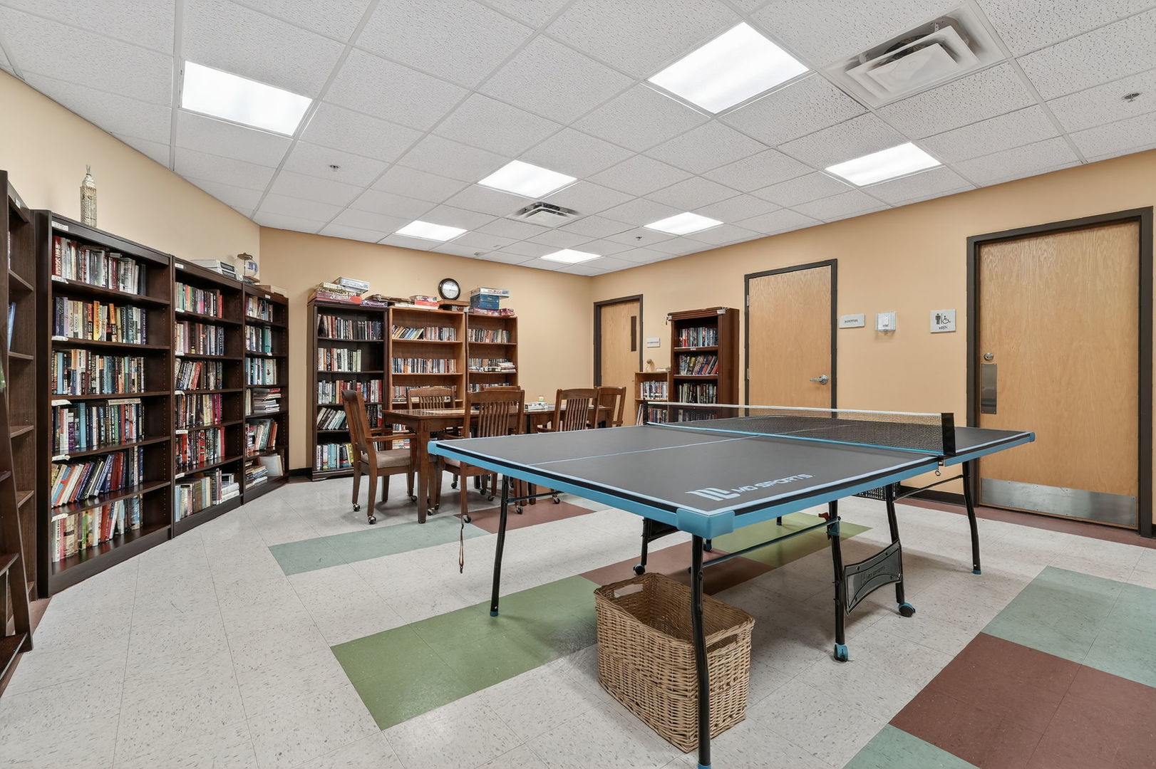 9355 Irving Park Road #122, Schiller Park, IL 60176