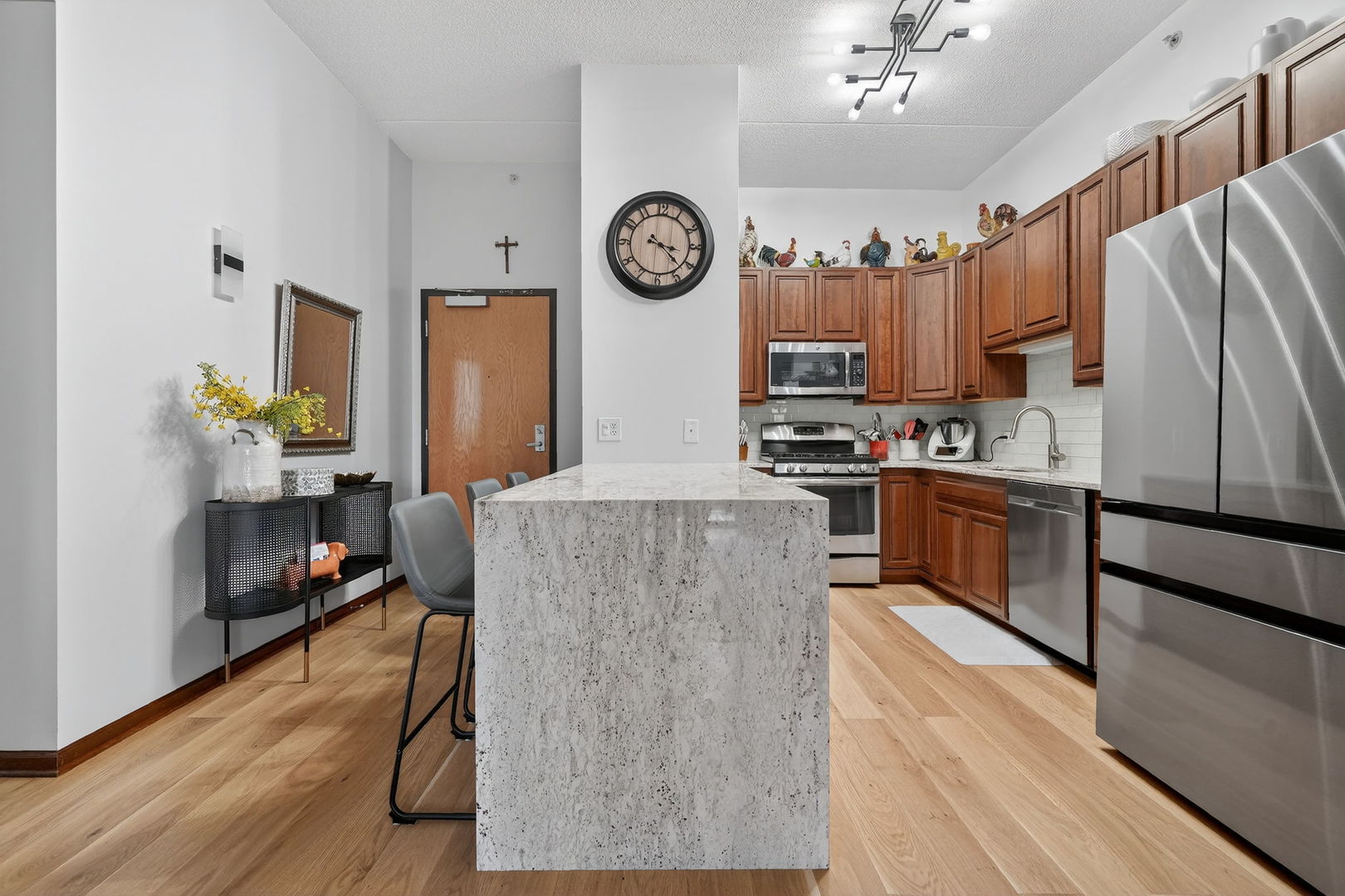 9355 Irving Park Road #122, Schiller Park, IL 60176