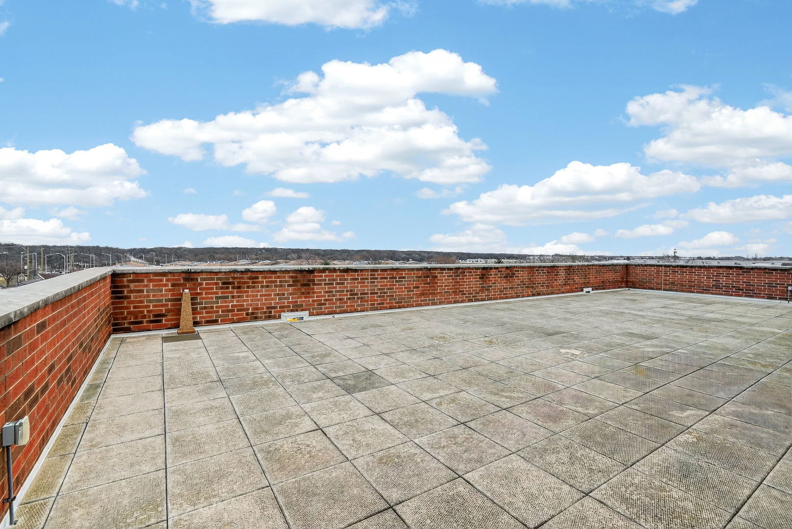 9355 Irving Park Road #122, Schiller Park, IL 60176