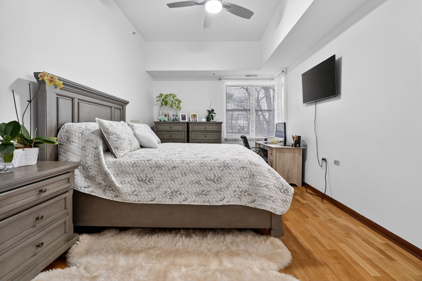 9355 Irving Park Road #122, Schiller Park, IL 60176