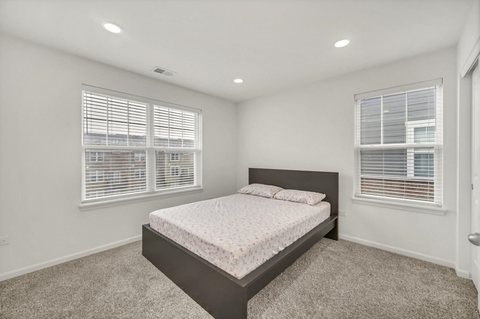 60 Grey Wolf Drive, Wheeling, IL 60090