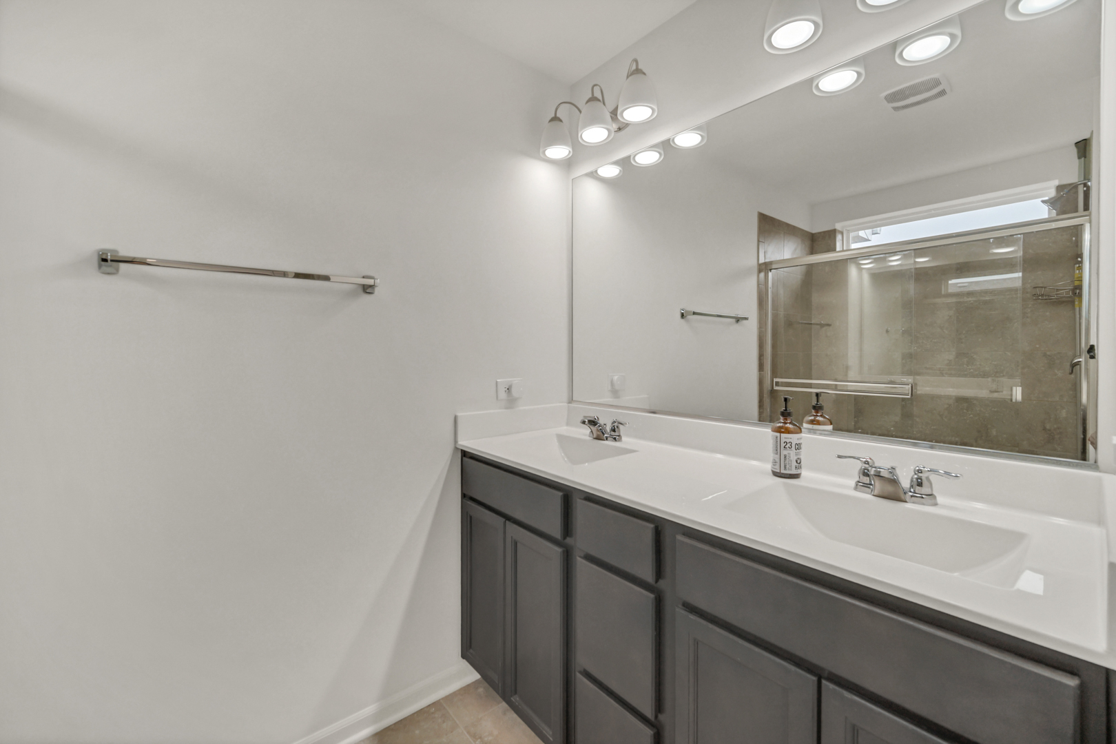 60 Grey Wolf Drive, Wheeling, IL 60090