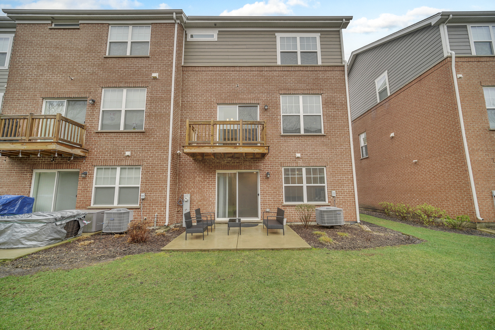 60 Grey Wolf Drive, Wheeling, IL 60090