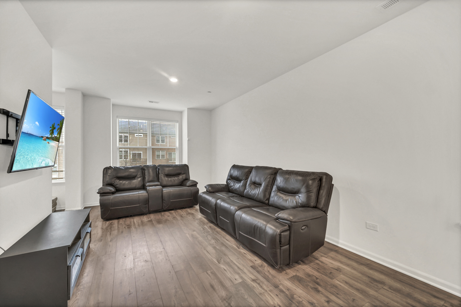 60 Grey Wolf Drive, Wheeling, IL 60090