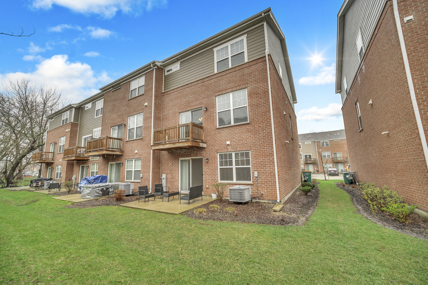 60 Grey Wolf Drive, Wheeling, IL 60090