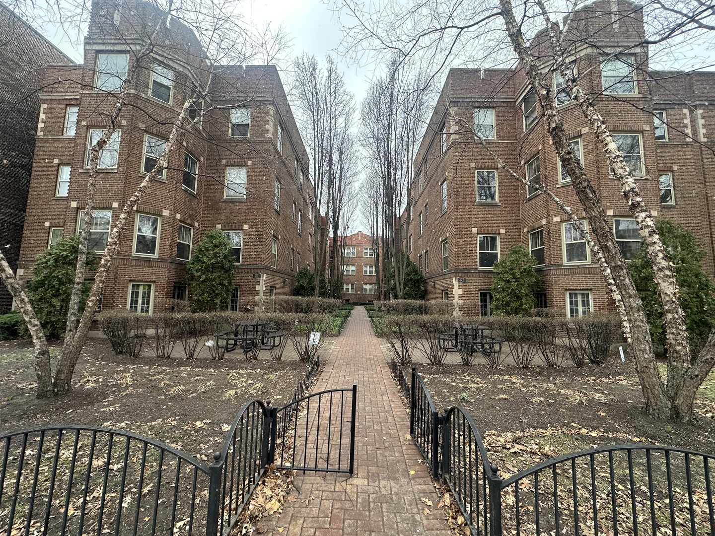 219 N Oak Park Avenue #3E, Oak Park, IL 60302