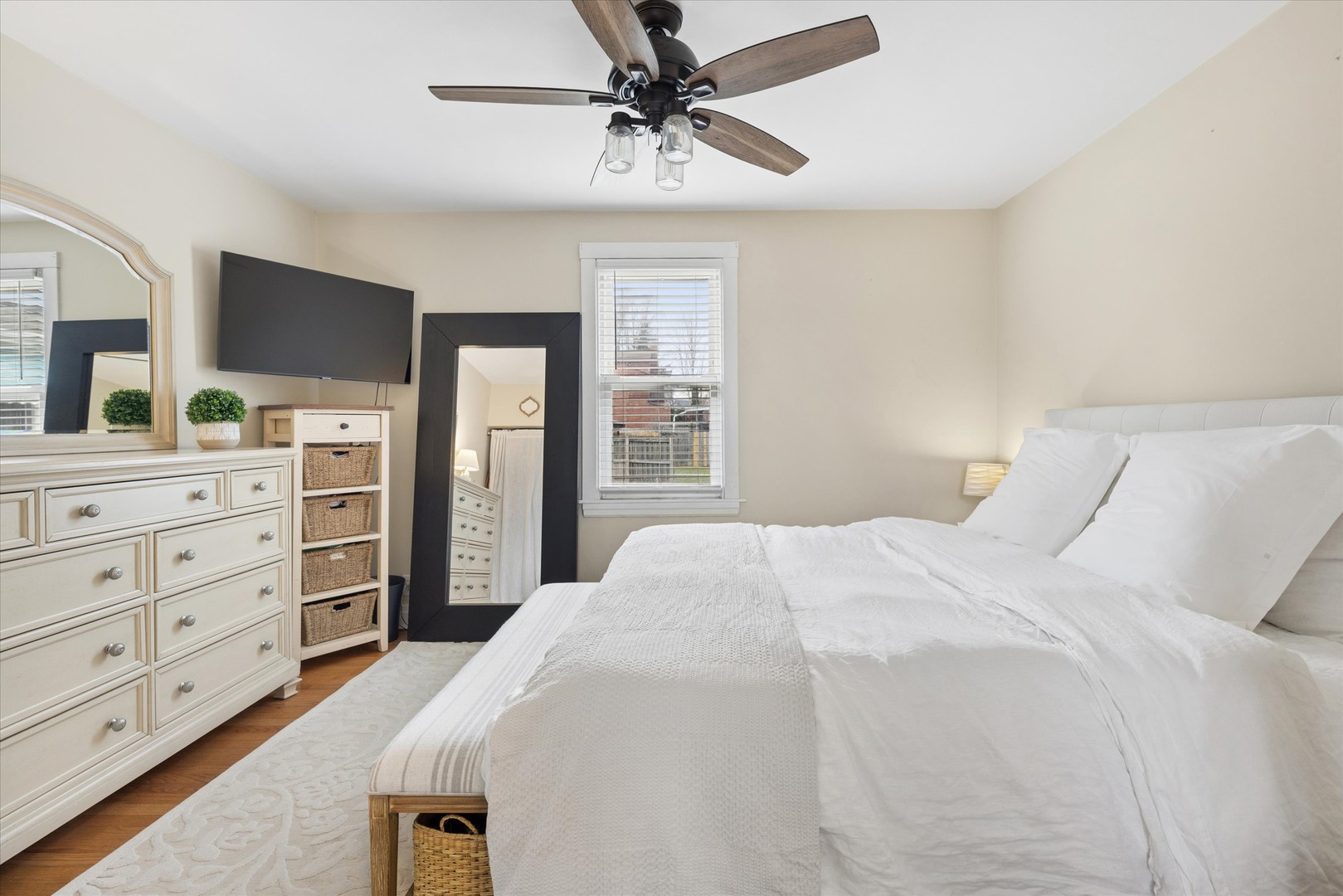 3317 N Osceola Avenue, Chicago, IL 60634