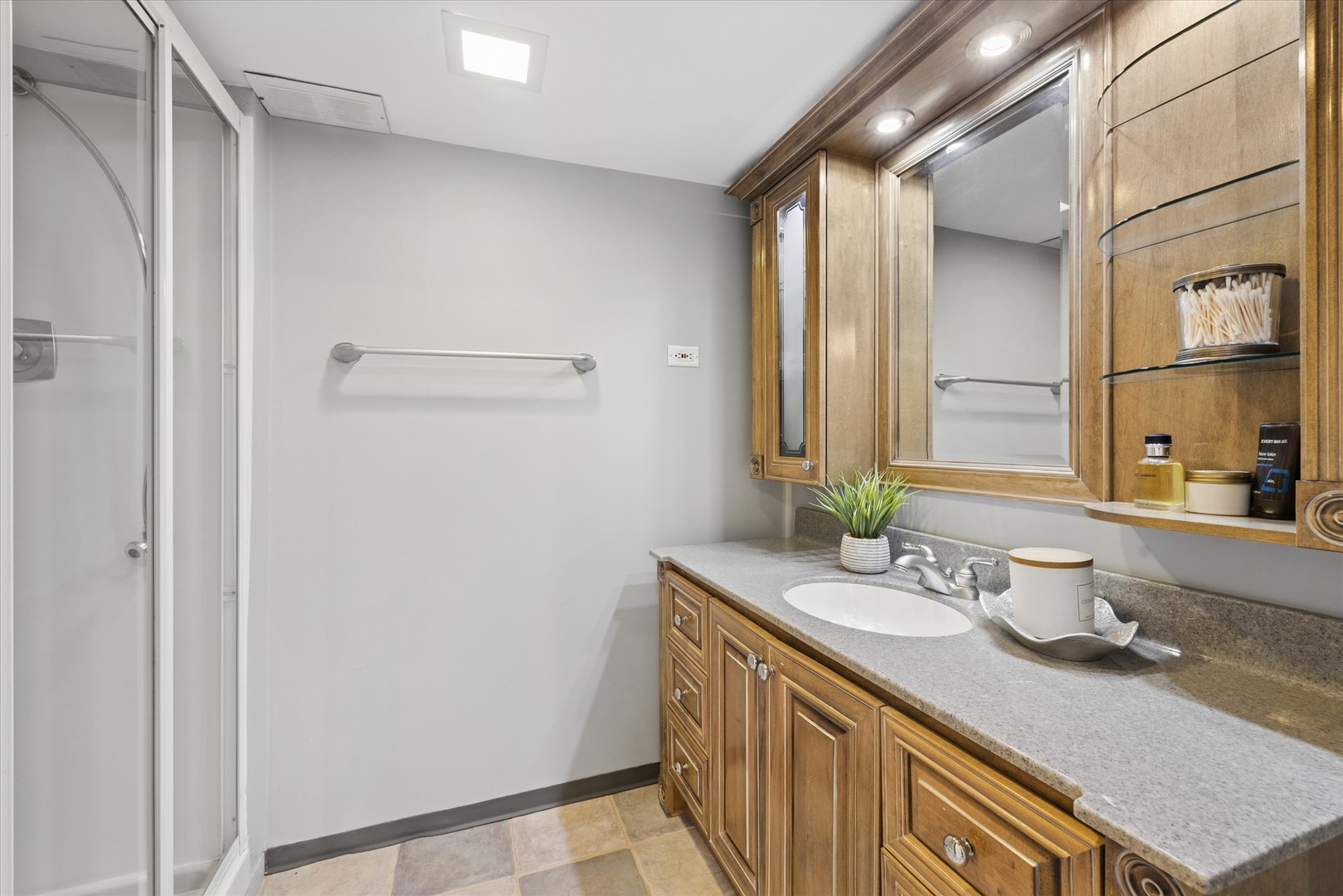 3317 N Osceola Avenue, Chicago, IL 60634