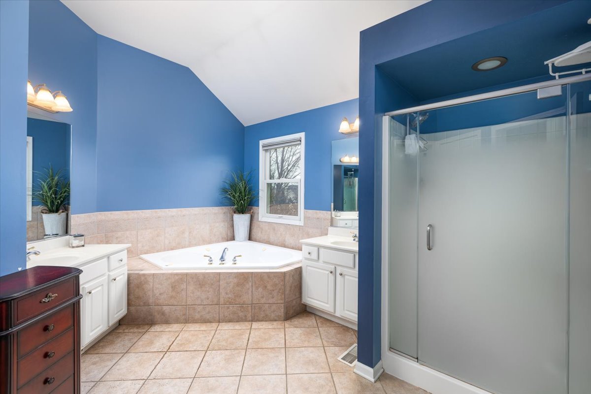 130 Alderwood Lane, Aurora, IL 60504