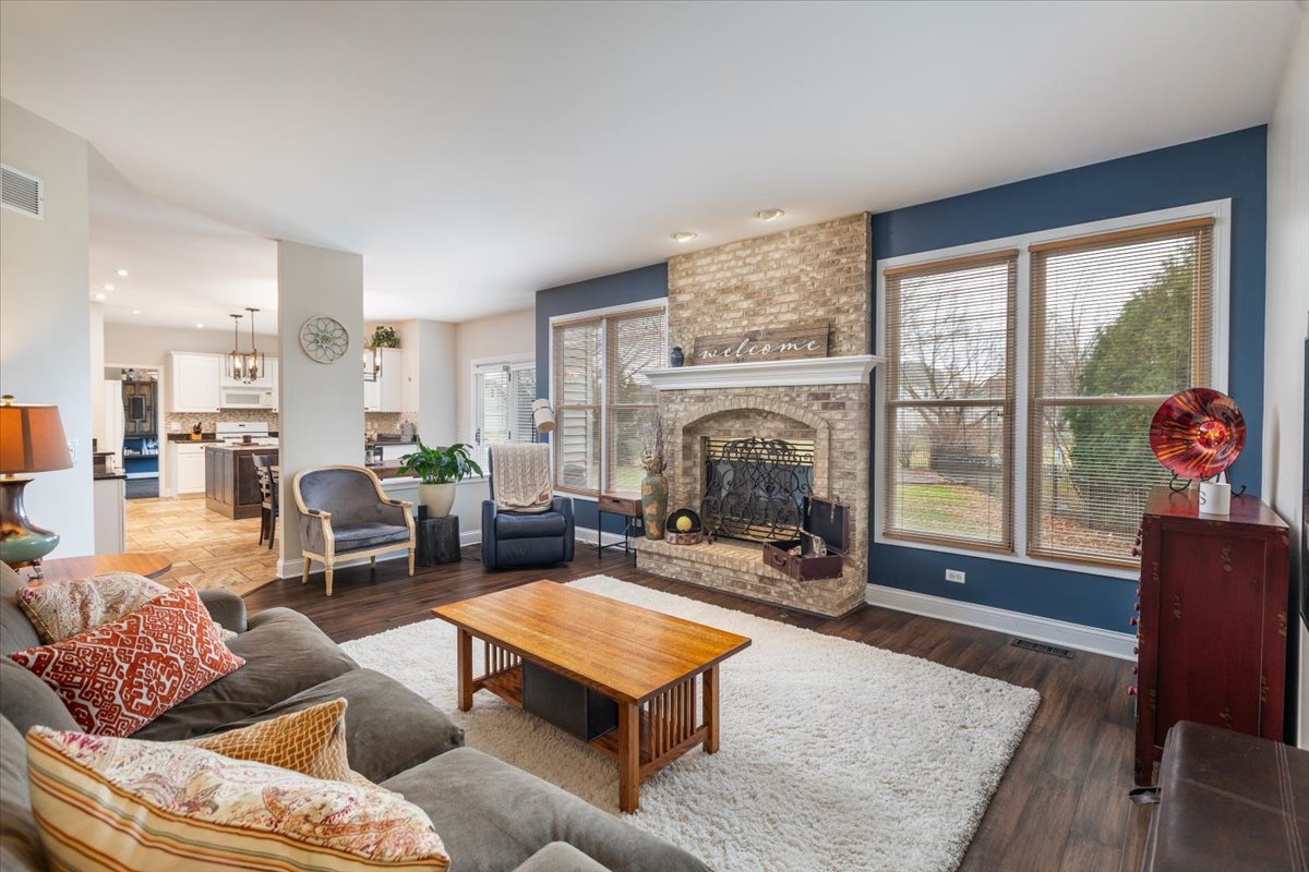 130 Alderwood Lane, Aurora, IL 60504