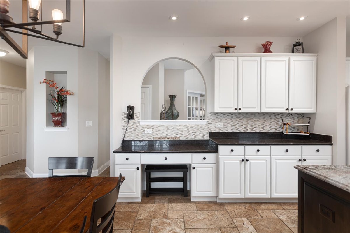 130 Alderwood Lane, Aurora, IL 60504