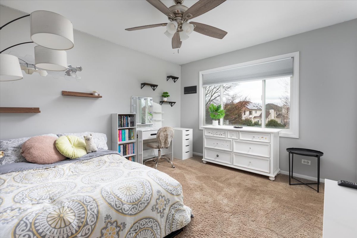 130 Alderwood Lane, Aurora, IL 60504