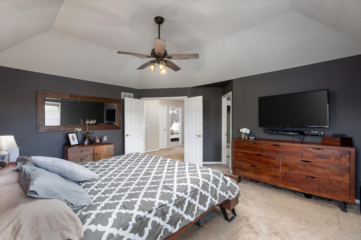 130 Alderwood Lane, Aurora, IL 60504