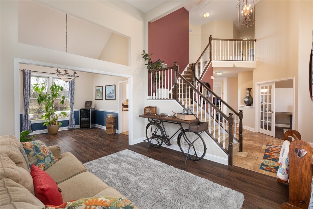 130 Alderwood Lane, Aurora, IL 60504