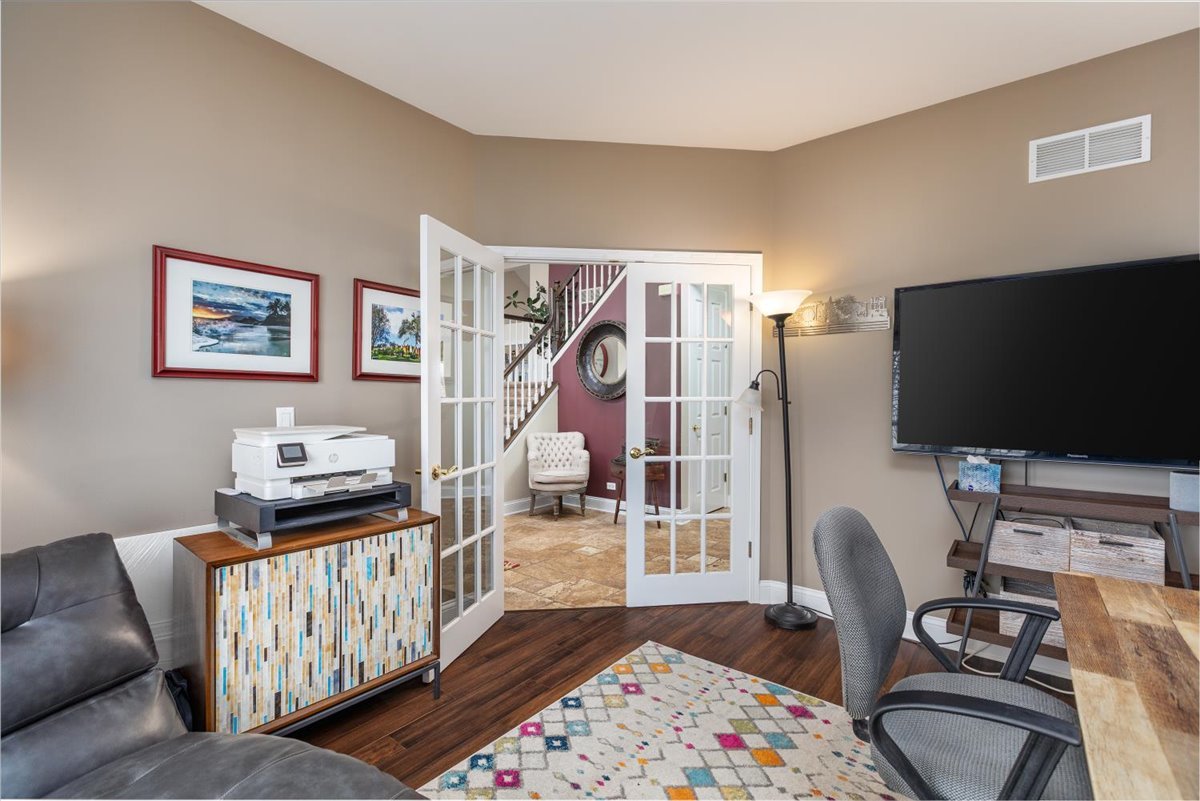 130 Alderwood Lane, Aurora, IL 60504