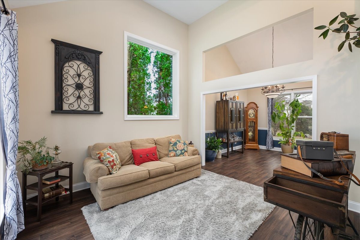 130 Alderwood Lane, Aurora, IL 60504