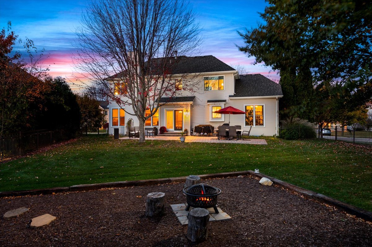 130 Alderwood Lane, Aurora, IL 60504