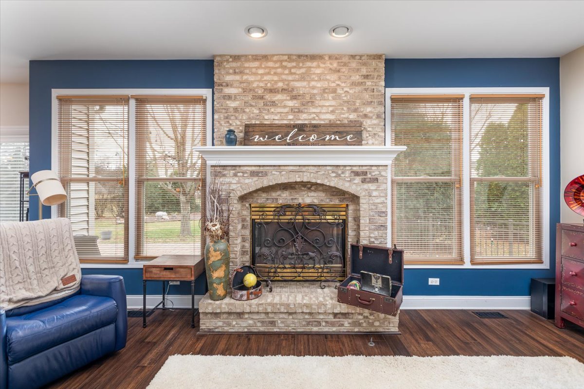 130 Alderwood Lane, Aurora, IL 60504