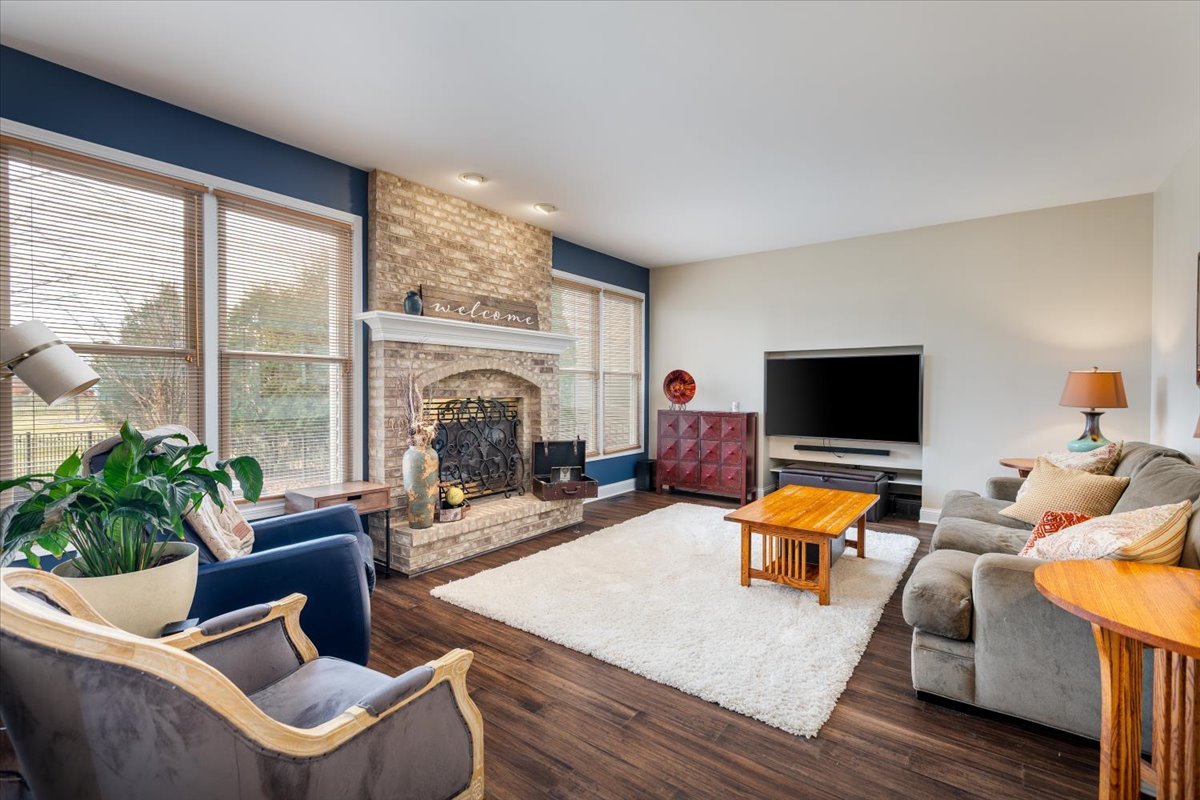 130 Alderwood Lane, Aurora, IL 60504