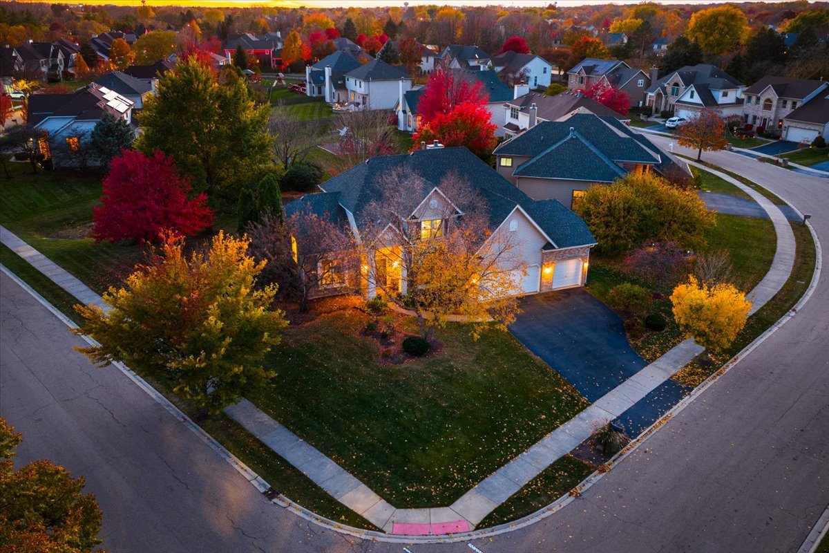 130 Alderwood Lane, Aurora, IL 60504