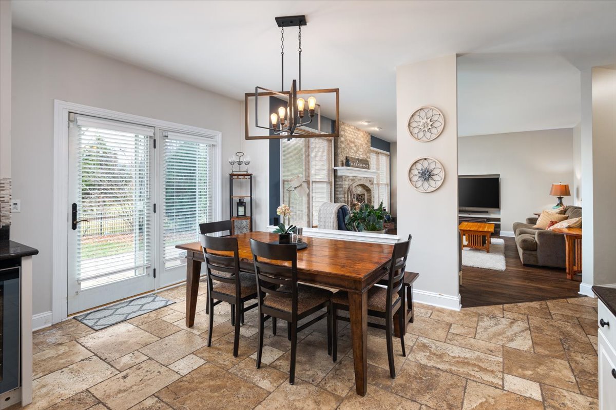 130 Alderwood Lane, Aurora, IL 60504