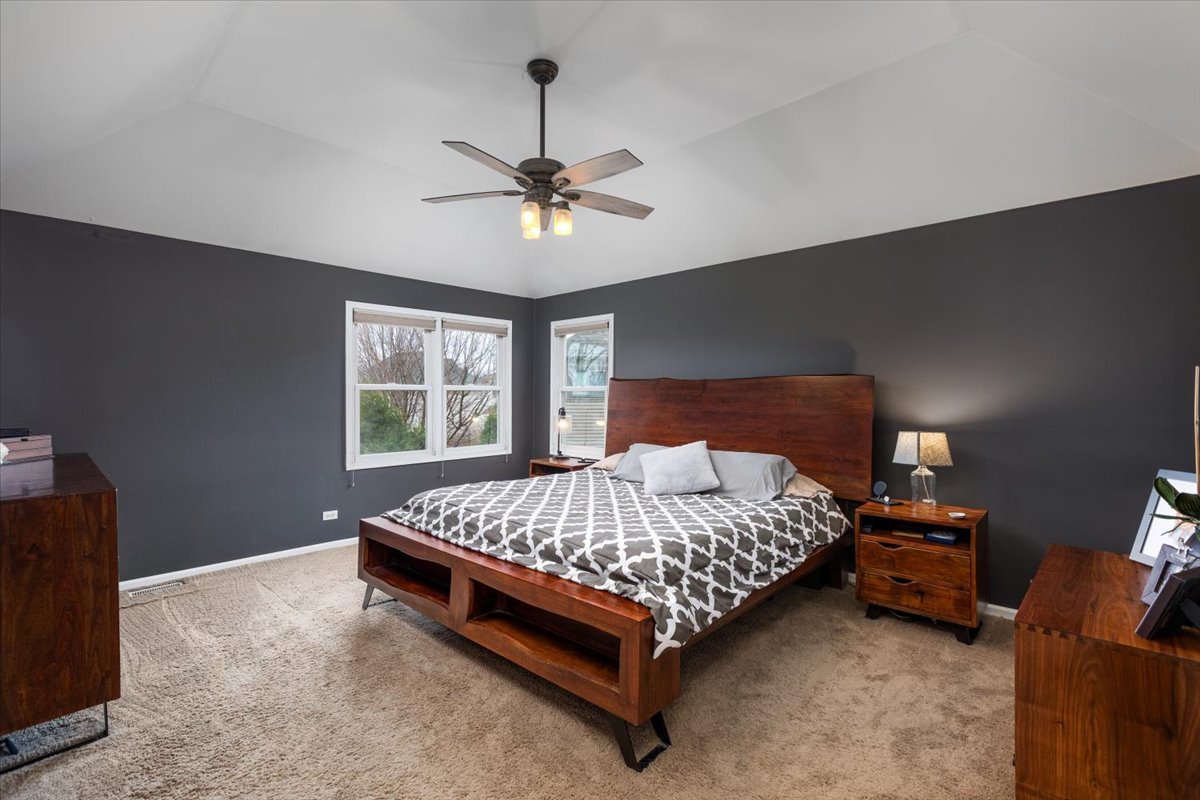 130 Alderwood Lane, Aurora, IL 60504