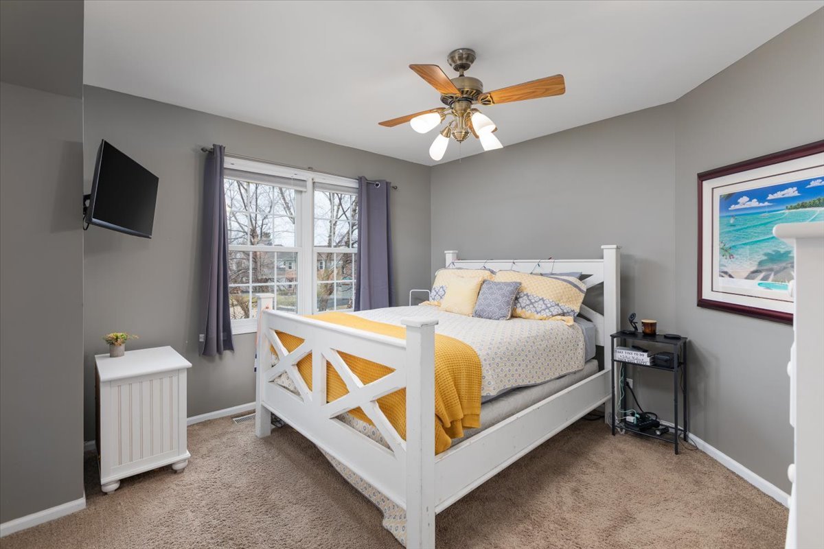 130 Alderwood Lane, Aurora, IL 60504