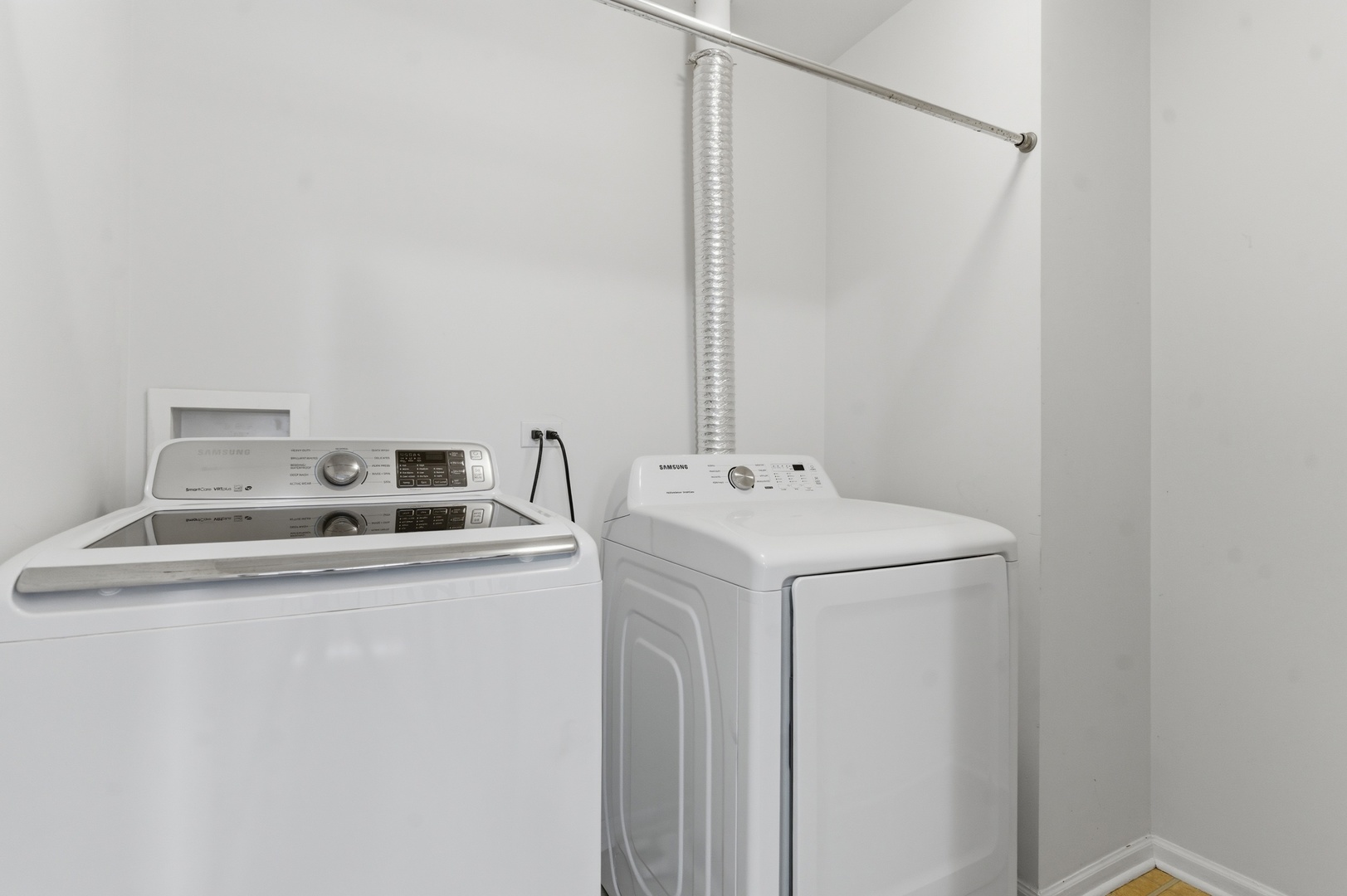 2313 Stoughton Drive, Aurora, IL 60502