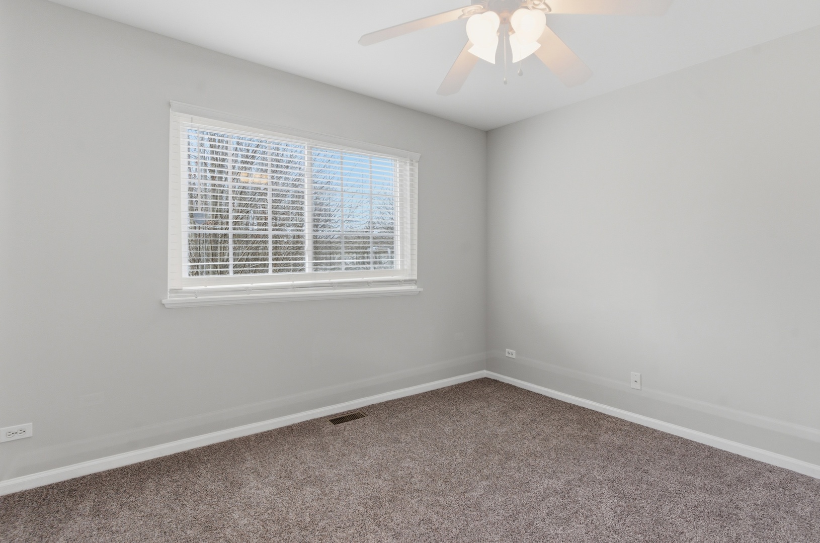 2313 Stoughton Drive, Aurora, IL 60502