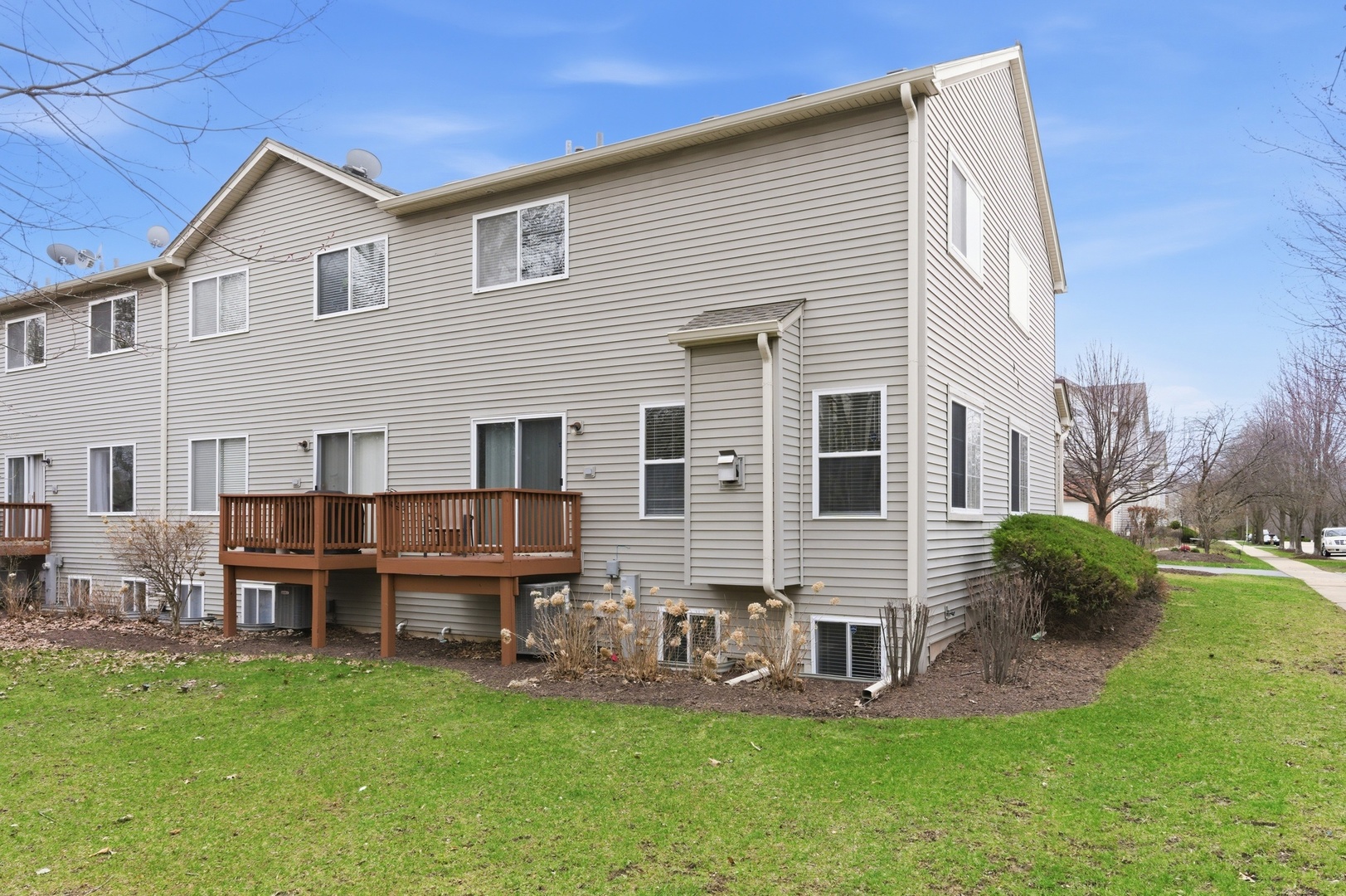 2313 Stoughton Drive, Aurora, IL 60502