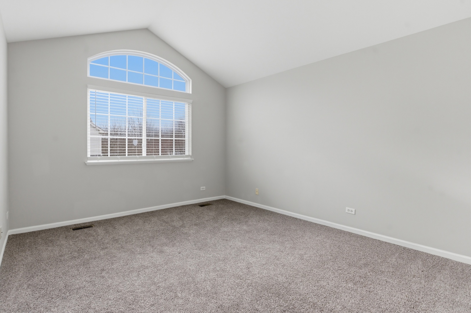 2313 Stoughton Drive, Aurora, IL 60502