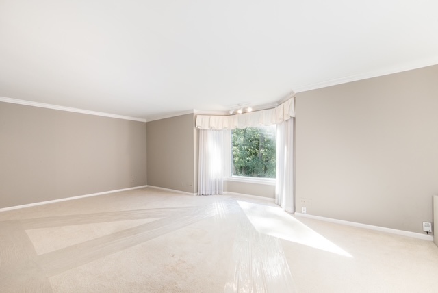 2400 WINDSOR MALL #2H, Park Ridge, IL 60068